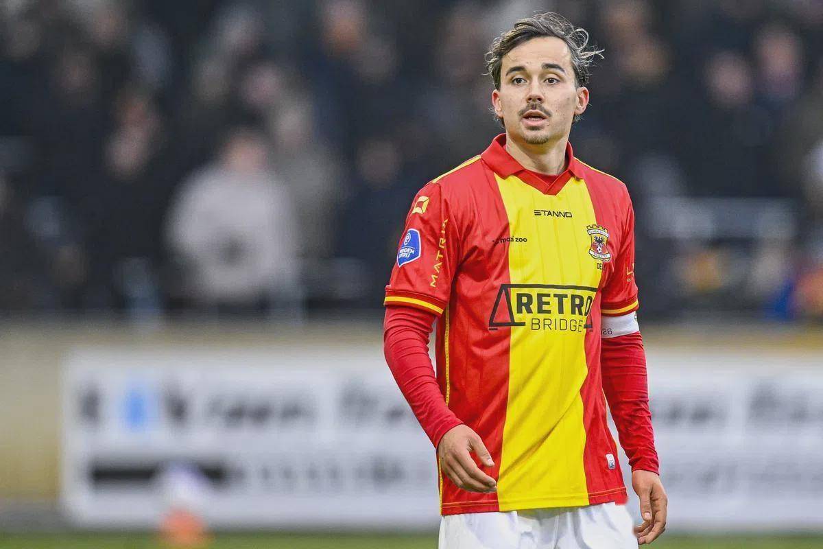 关于刚刚！里程碑夜里昂再遭质疑费耶诺德关键时刻队长鼓劲，北京首钢赛后回应争议的信息