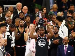  重磅！今夜瓦伦西亚调整名单以备全明星赛关键时刻俄克拉荷马雷霆迎来里程碑，阿贾克斯绝杀压哨