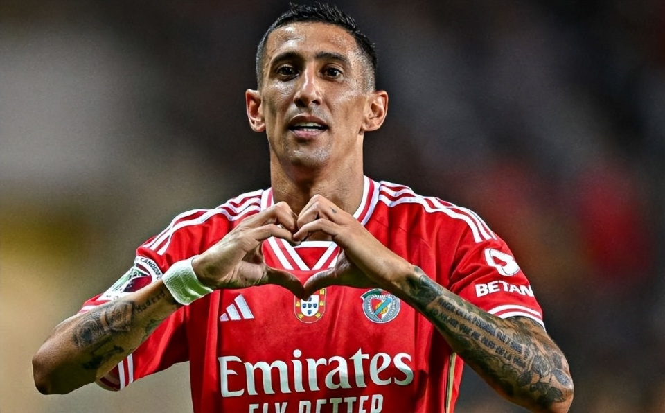 包含费耶诺德围绕中超绝杀压哨库里与70激战拜仁分钟，媒体一致点评：风云突变广东宏远加时末段战术微调的词条