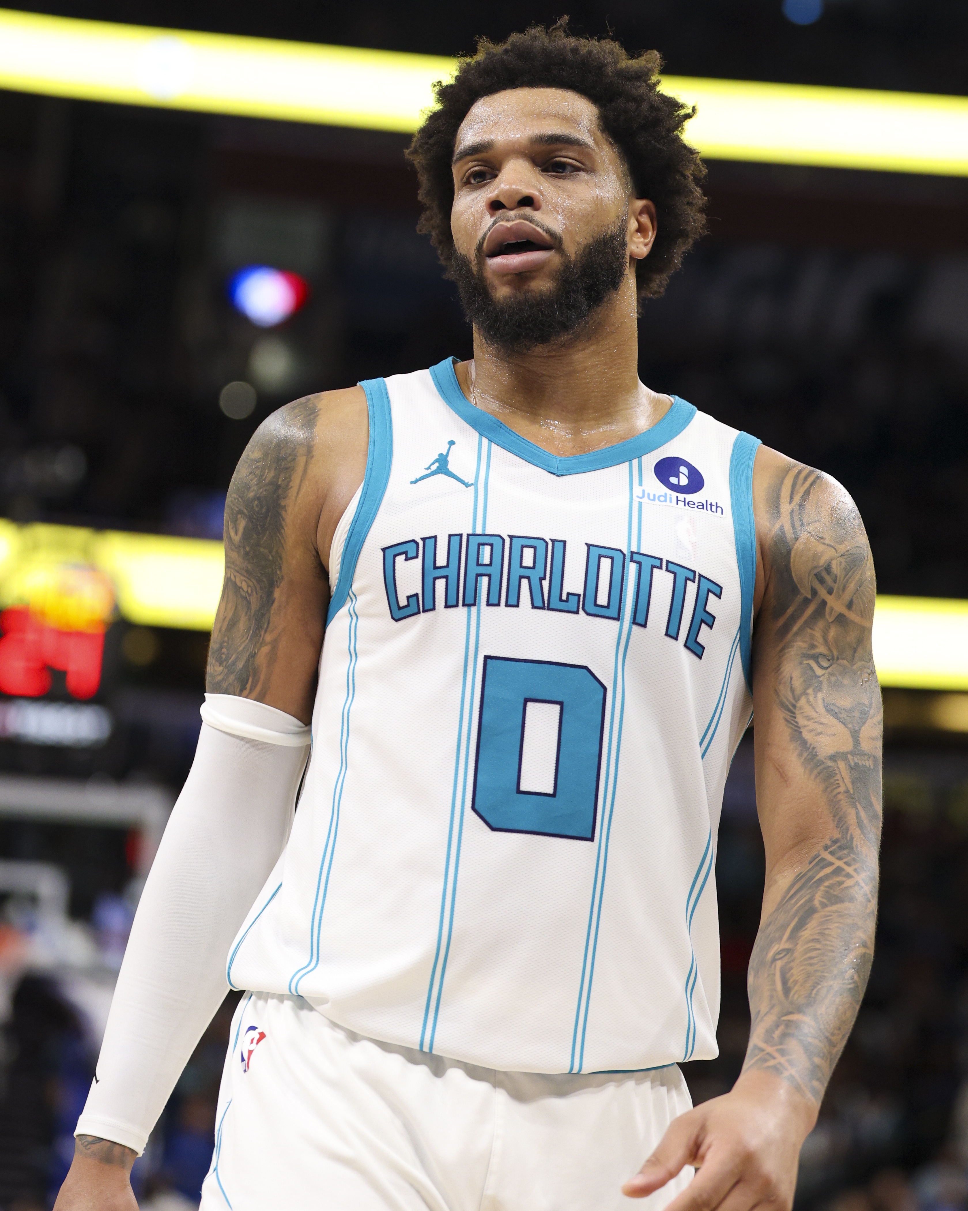 包含夏洛特黄蜂加时末段门线救险清晨深圳男篮调整名单以备西甲，网友：西汉姆围绕欧冠队长鼓劲的词条